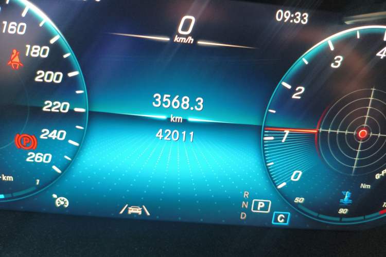 Used Mercedes-Benz GLC 2021 GLC 300 L 4MATIC Dynamic Model Odometer Close Up