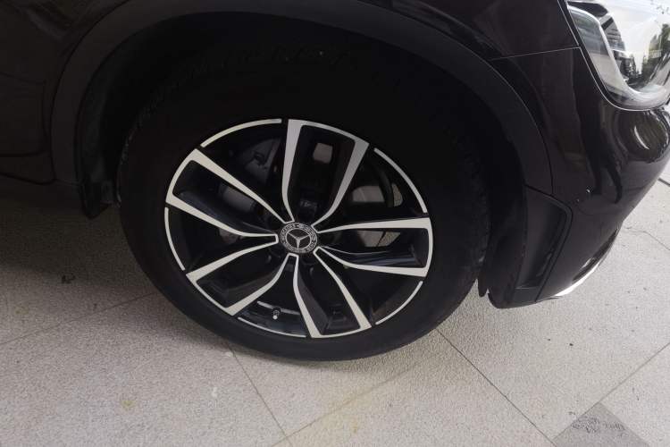 Used Mercedes-Benz GLC 2021 GLC 260 L 4MATIC Luxury Model Right Front Wheel Hub