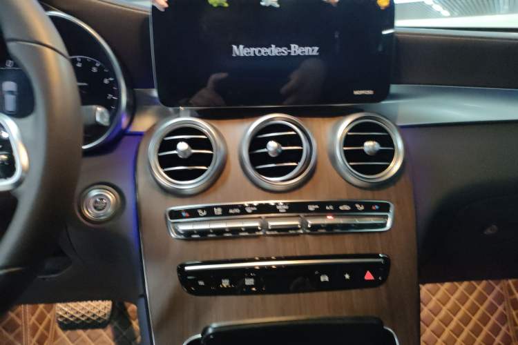 Used Mercedes-Benz GLC 2021 GLC 300 L 4MATIC Dynamic Model Audio And AC Panel