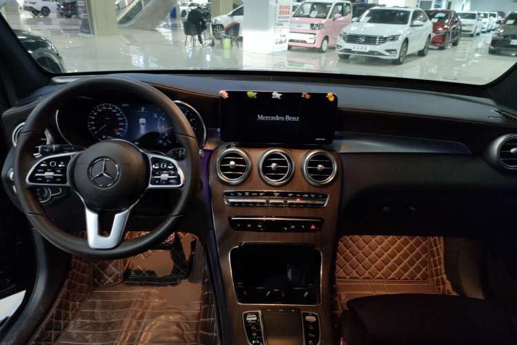 Used Mercedes-Benz GLC 2021 GLC 300 L 4MATIC Dynamic Model Center Console