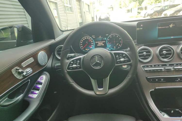 Used Mercedes-Benz GLC 2021 GLC 300 L 4MATIC Dynamic Model Steering Wheel