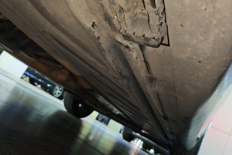 Used Mercedes-Benz GLC 2021 GLC 260 L 4MATIC Luxury Model Left Side Sill