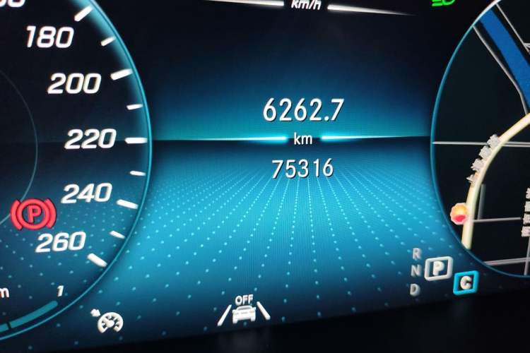 Used Mercedes-Benz GLC 2021 GLC 300 L 4MATIC Dynamic Model Odometer Close Up