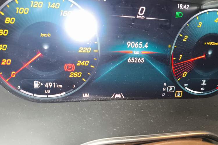 Used Mercedes-Benz GLC 2021 GLC 300 L 4MATIC Dynamic Model Odometer Close Up