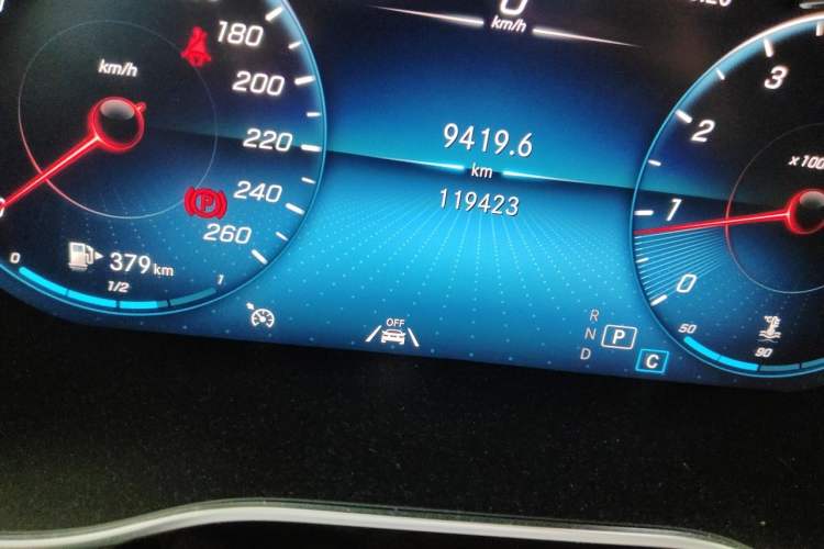 Used Mercedes-Benz GLC 2021 GLC 300 L 4MATIC Dynamic Model Odometer Close Up