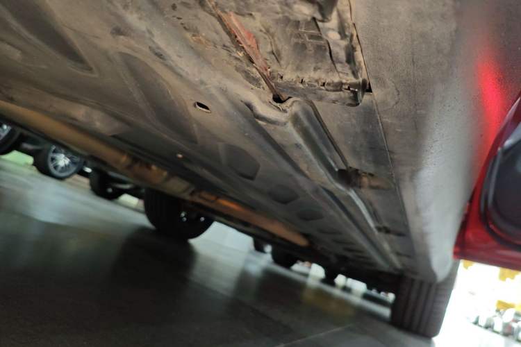 Used Mercedes-Benz GLC 2021 GLC 260 L 4MATIC Luxury Model Right Side Sill