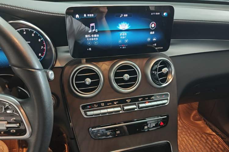 Used Mercedes-Benz GLC 2021 GLC 260 L 4MATIC Luxury Model Audio And AC Panel