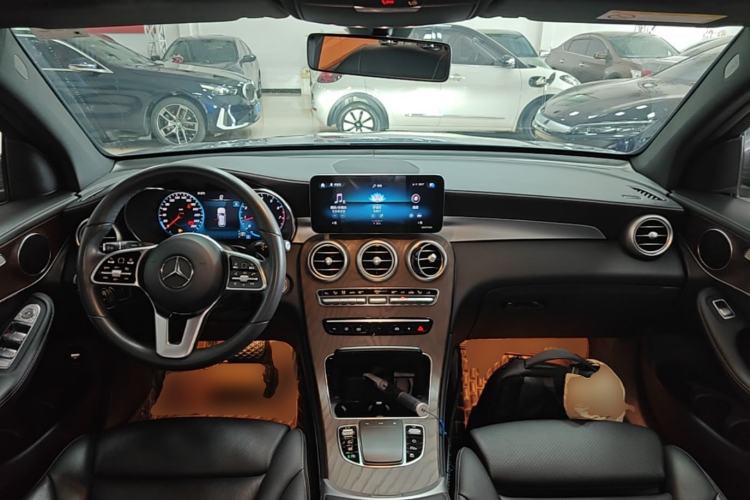 Used Mercedes-Benz GLC 2021 GLC 260 L 4MATIC Luxury Model Center Console