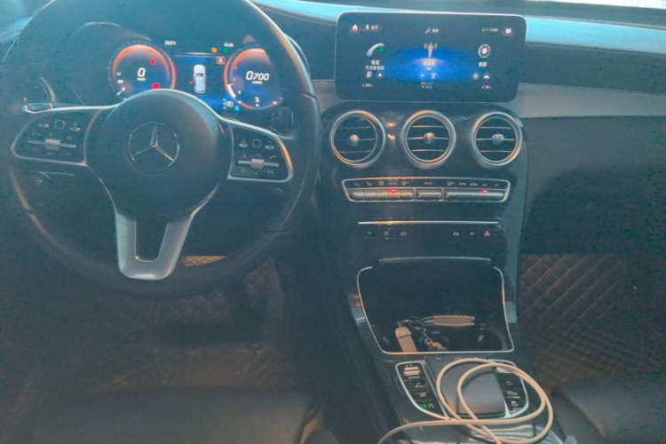 Used Mercedes-Benz GLC 2021 GLC 260 L 4MATIC Dynamic Edition Center Console