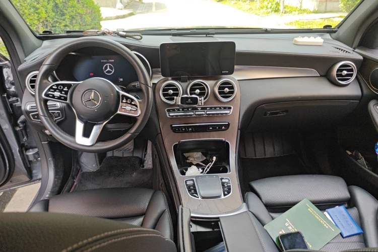 Used Mercedes-Benz GLC 2021 GLC 260 L 4MATIC Luxury Model Center Console