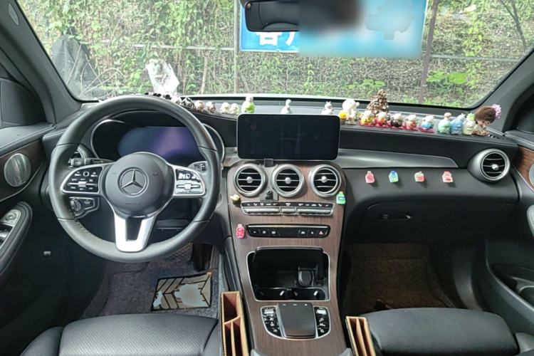 Used Mercedes-Benz GLC 2021 GLC 300 L 4MATIC Luxury Model Center Console