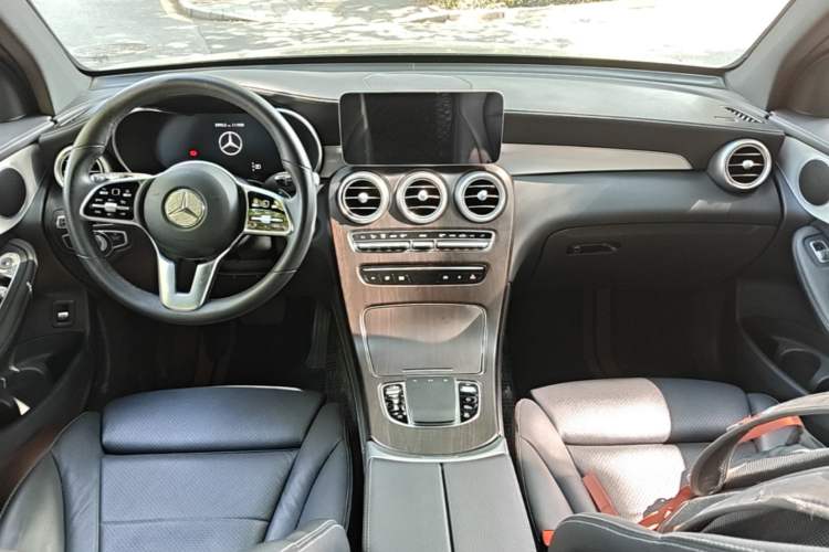 Used Mercedes-Benz GLC 2021 GLC 260 L 4MATIC Dynamic Edition Center Console
