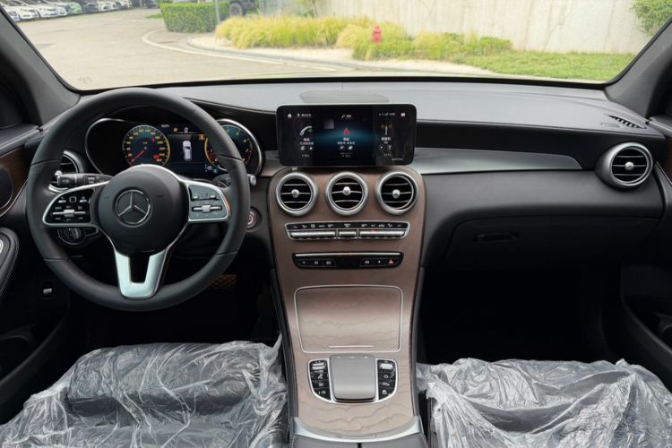 Used Mercedes-Benz GLC 2021 GLC 260 L 4MATIC Luxury Model Interior 3