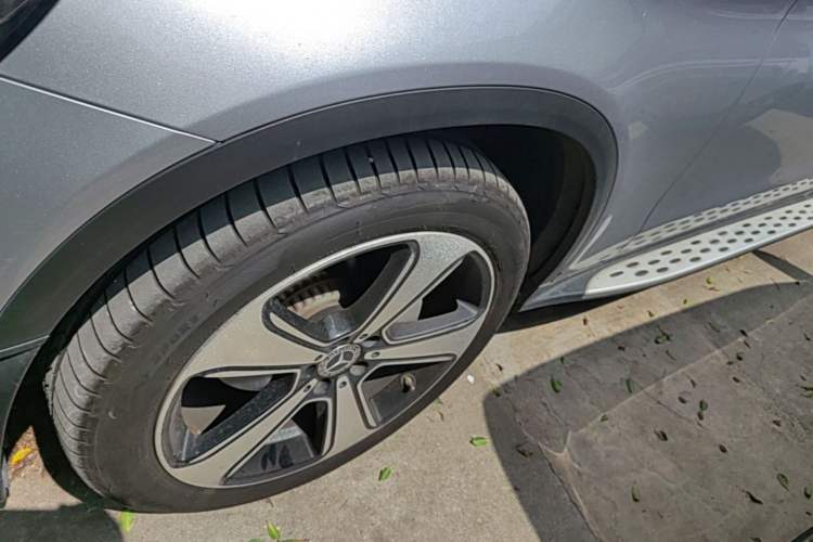 Used Mercedes-Benz GLC 2021 GLC 300 L 4MATIC Luxury Model Left Front Wheel Hub