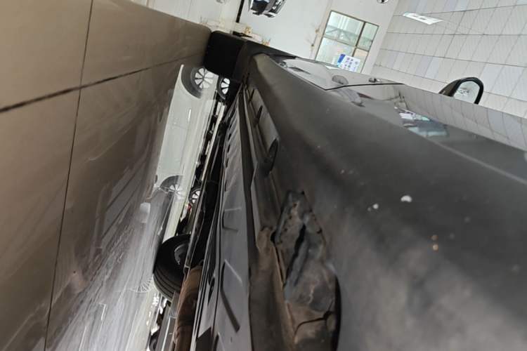 Used Mercedes-Benz GLC 2021 GLC 260 L 4MATIC Luxury Model Left Side Sill