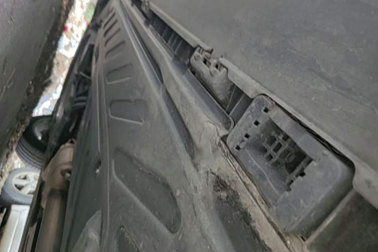 Used Mercedes-Benz GLC 2021 GLC 300 L 4MATIC Luxury Model Left Side Sill