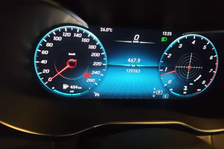 Used Mercedes-Benz GLC 2021 GLC 260 L 4MATIC Dynamic Edition Odometer Close Up