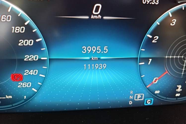 Used Mercedes-Benz GLC 2021 GLC 260 L 4MATIC Dynamic Edition Odometer Close Up