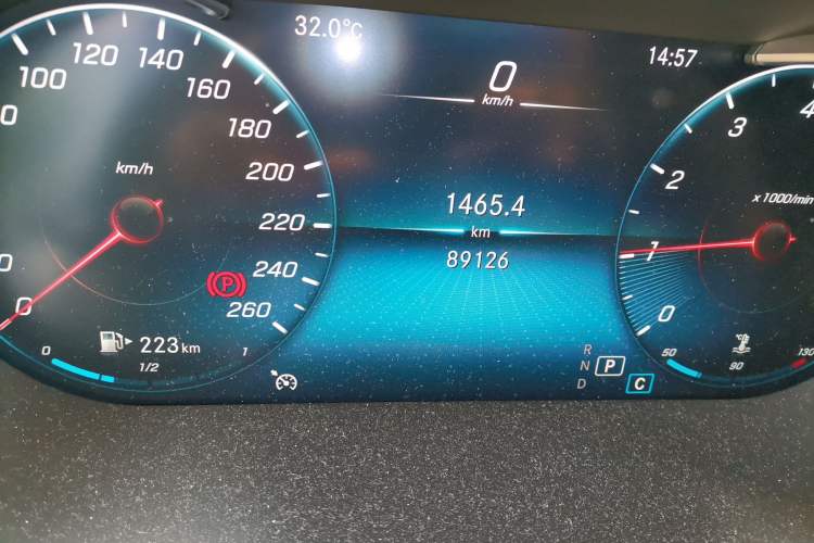 Used Mercedes-Benz GLC 2021 GLC 260 L 4MATIC Dynamic Edition Odometer Close Up