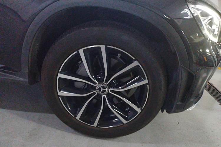 Used Mercedes-Benz GLC 2021 GLC 300 L 4MATIC Dynamic Model Right Front Wheel Hub