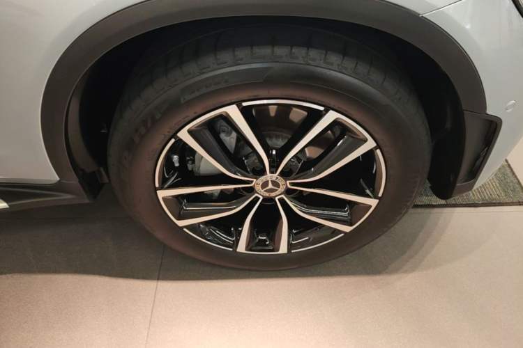 Used Mercedes-Benz GLC 2021 GLC 300 L 4MATIC Dynamic Model Right Front Wheel Hub
