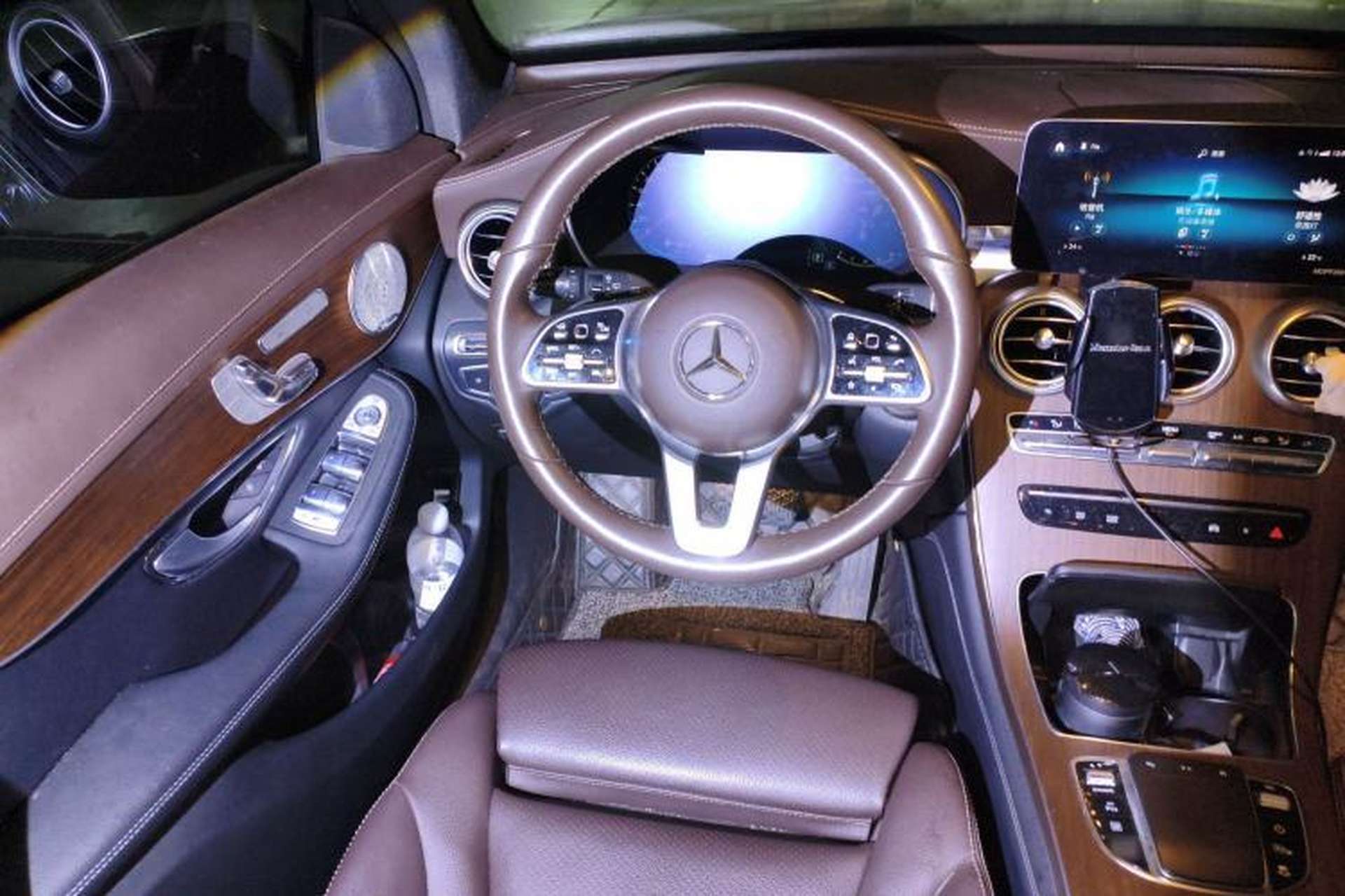 Used Mercedes-Benz GLC 2021 GLC 300 L 4MATIC Dynamic Model Steering Wheel