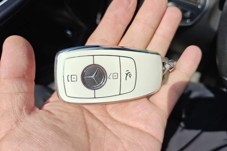 Used Mercedes-Benz GLC 2021 GLC 260 L 4MATIC Luxury Model Vehicle Key
