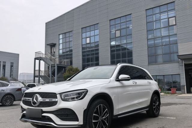 Ojetý Mercedes-Benz GLC 2021 GLC 260 L 4MATIC Luxury Model