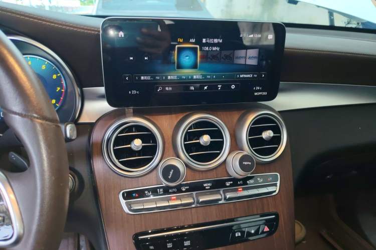 Used Mercedes-Benz GLC 2021 GLC 300 L 4MATIC Dynamic Model Audio And AC Panel