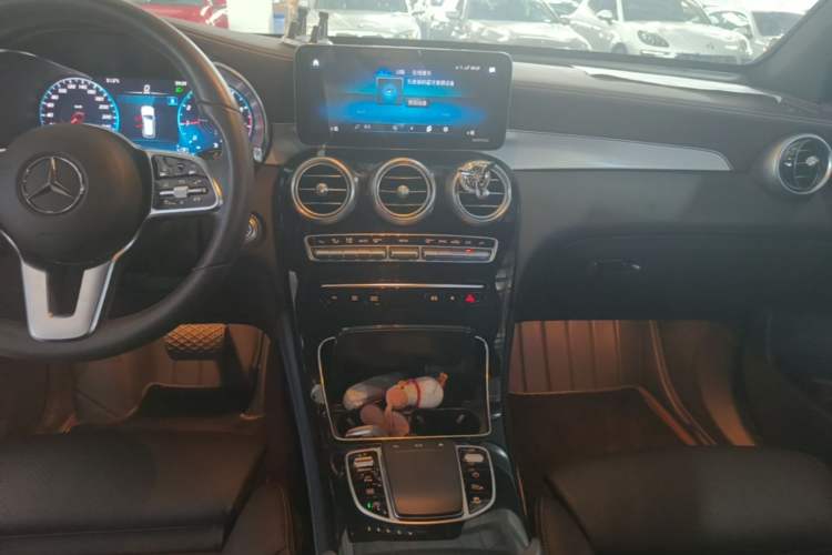 Used Mercedes-Benz GLC 2021 GLC 260 L 4MATIC Dynamic Edition Audio And AC Panel