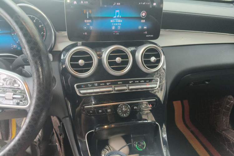 Used Mercedes-Benz GLC 2021 GLC 260 L 4MATIC Dynamic Edition Audio And AC Panel