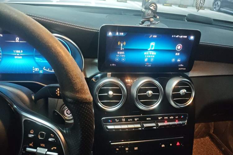 Used Mercedes-Benz GLC 2021 GLC 260 L 4MATIC Dynamic Edition Audio And AC Panel