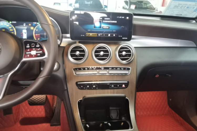 Used Mercedes-Benz GLC 2021 GLC 300 L 4MATIC Dynamic Model Audio And AC Panel