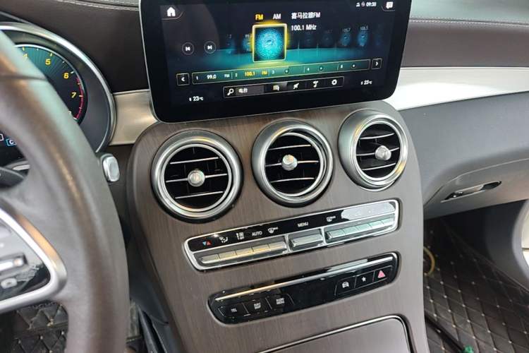 Used Mercedes-Benz GLC 2021 GLC 260 L 4MATIC Dynamic Edition Audio And AC Panel