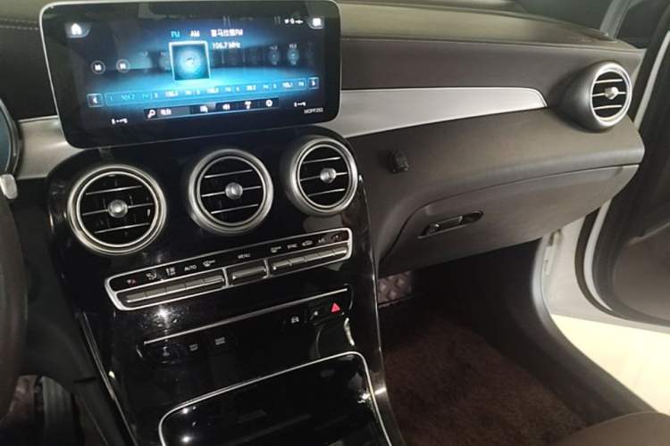 Used Mercedes-Benz GLC 2021 GLC 260 L 4MATIC Dynamic Edition Audio And AC Panel