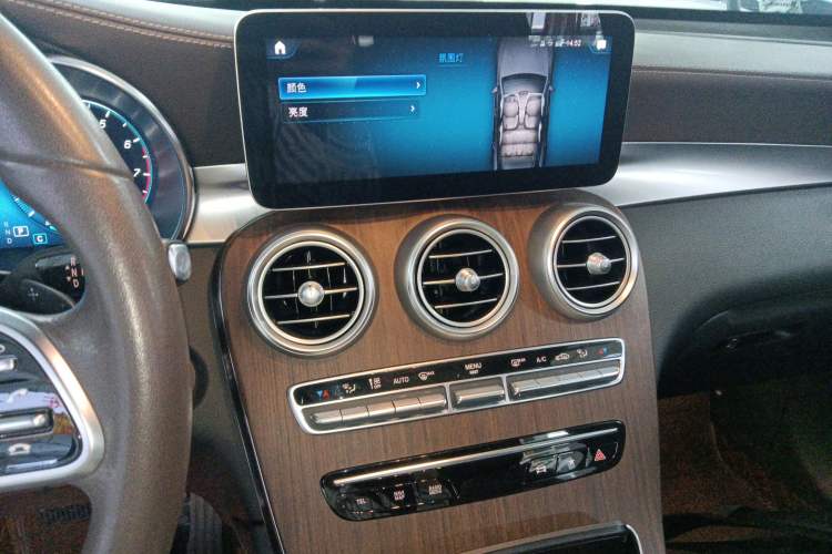 Used Mercedes-Benz GLC 2021 GLC 300 L 4MATIC Dynamic Model Audio And AC Panel