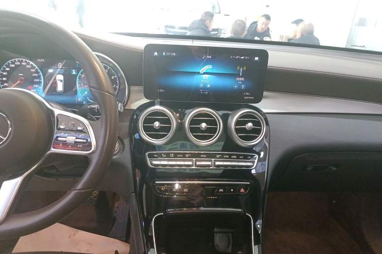 Used Mercedes-Benz GLC 2021 GLC 260 L 4MATIC Dynamic Edition Audio And AC Panel