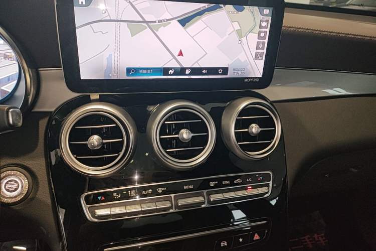 Used Mercedes-Benz GLC 2021 GLC 260 L 4MATIC Dynamic Edition Audio And AC Panel