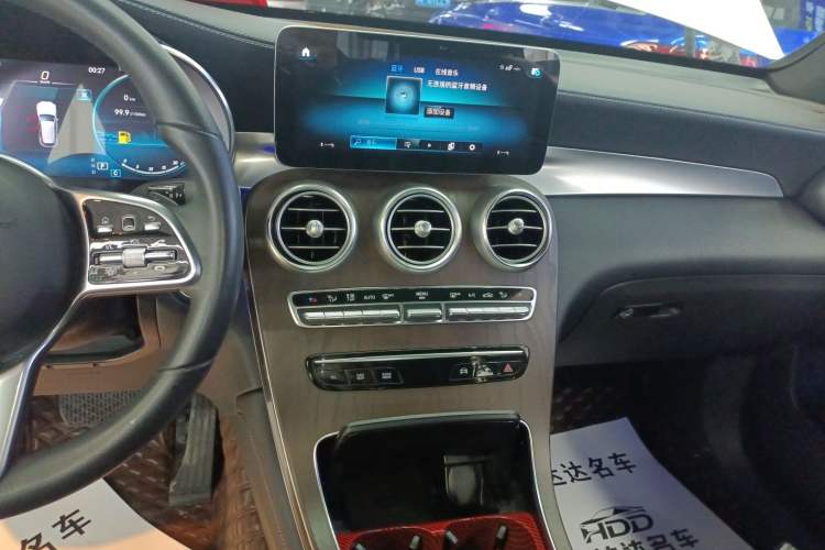 Used Mercedes-Benz GLC 2021 GLC 260 L 4MATIC Luxury Model Audio And AC Panel