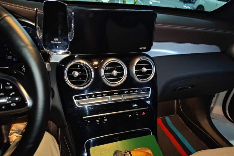 Used Mercedes-Benz GLC 2021 GLC 260 L 4MATIC Dynamic Edition Audio And AC Panel