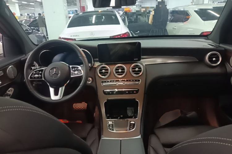 Used Mercedes-Benz GLC 2021 GLC 300 L 4MATIC Dynamic Model Center Console