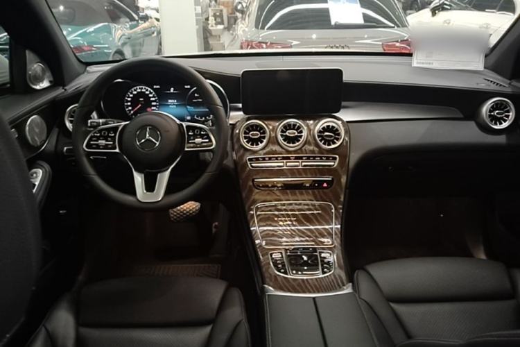 Used Mercedes-Benz GLC 2021 GLC 260 L 4MATIC Luxury Model Center Console
