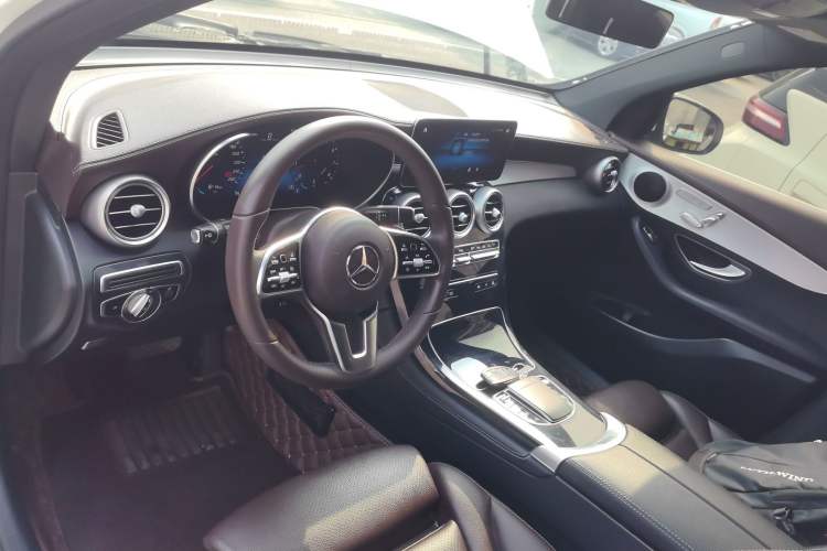 Used Mercedes-Benz GLC 2021 GLC 260 L 4MATIC Dynamic Edition Center Console