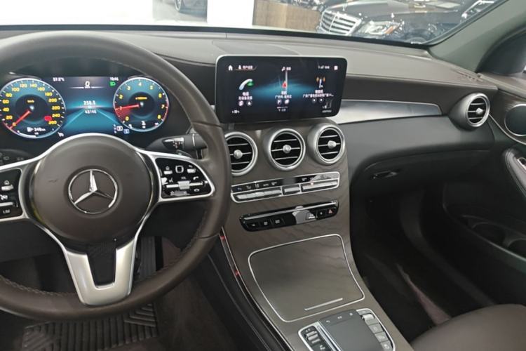 Used Mercedes-Benz GLC 2021 GLC 260 L 4MATIC Luxury Model Center Console