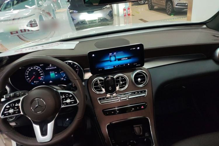 Used Mercedes-Benz GLC 2021 GLC 300 L 4MATIC Dynamic Model Center Console
