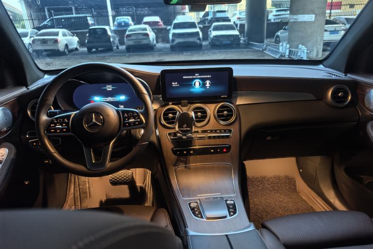 Used Mercedes-Benz GLC 2021 GLC 300 L 4MATIC Dynamic Model Center Console