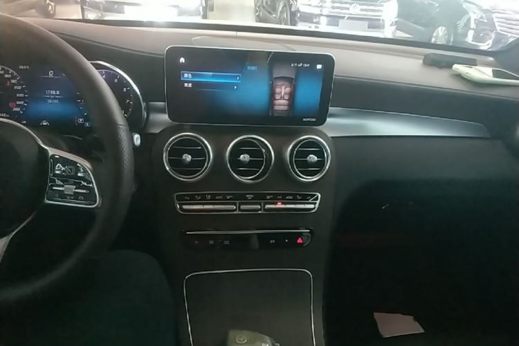 Used Mercedes-Benz GLC 2021 GLC 300 L 4MATIC Dynamic Model Center Console