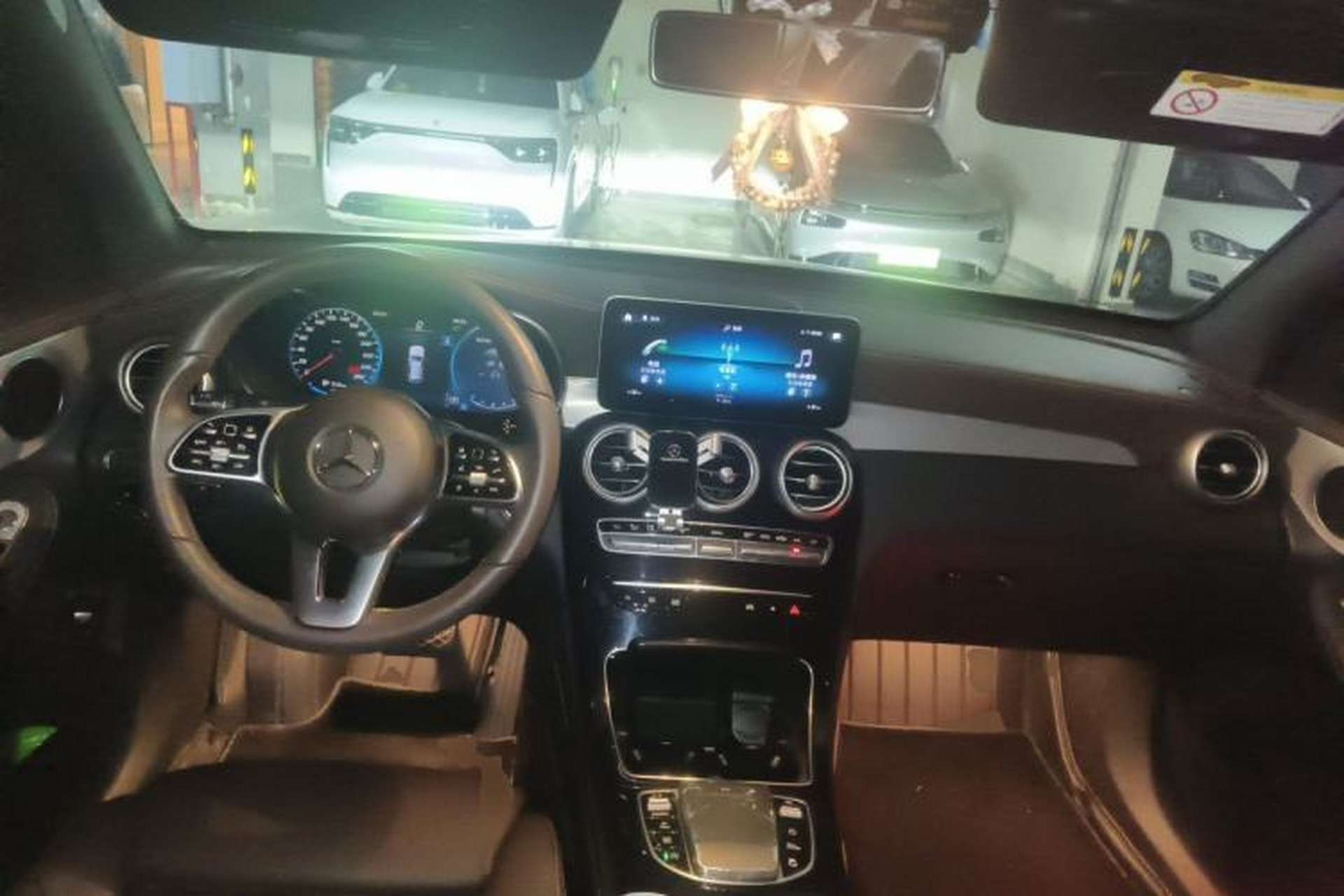 Used Mercedes-Benz GLC 2021 GLC 260 L 4MATIC Dynamic Edition Center Console