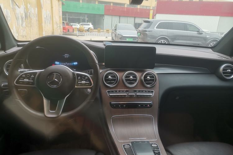 Used Mercedes-Benz GLC 2021 GLC 300 L 4MATIC Dynamic Model Center Console