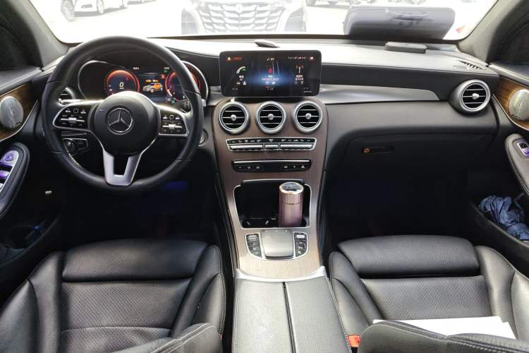 Used Mercedes-Benz GLC 2021 GLC 300 L 4MATIC Dynamic Model Center Console